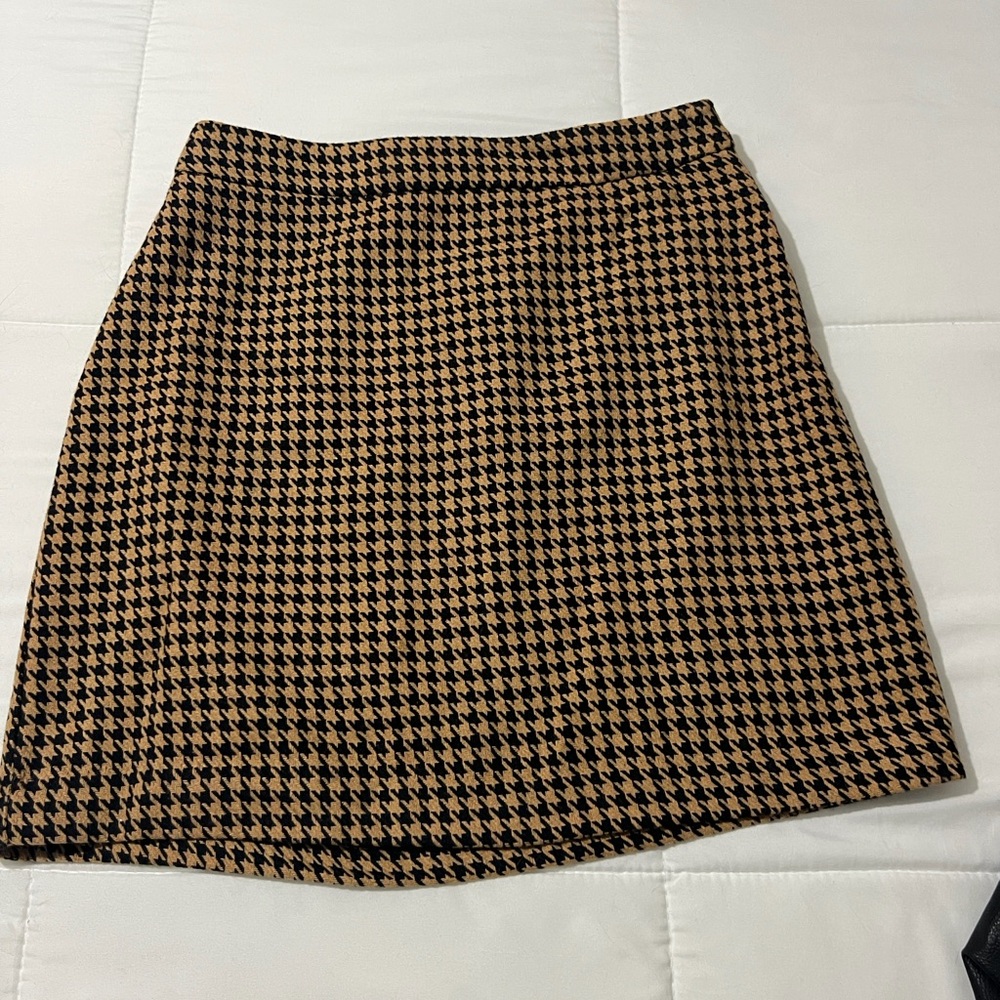 Nine West Houndstooth Mini Skirt in Tan and Black